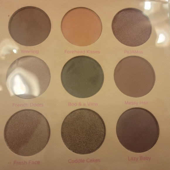 Eyeshadow palette - Picture 2 of 4